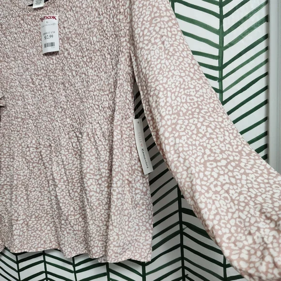 Urban Romantics Long Sleeve Pesant Flowy Blouse - Picture 4 of 4